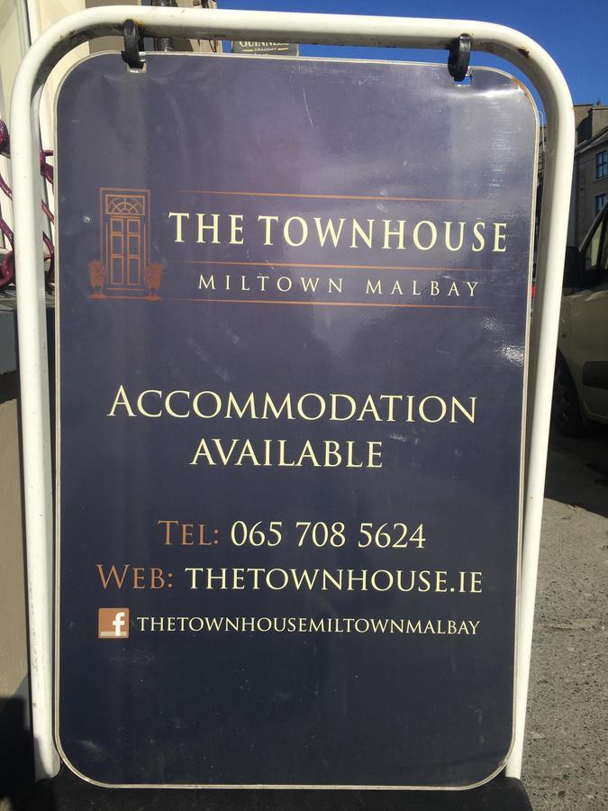 Bed and Breakfast The Townhouse Милтаун-Малбей Экстерьер фото